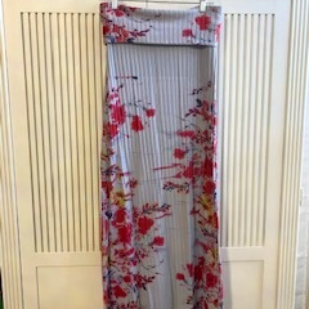 Long Gray ribbed maxi skirt with flowers